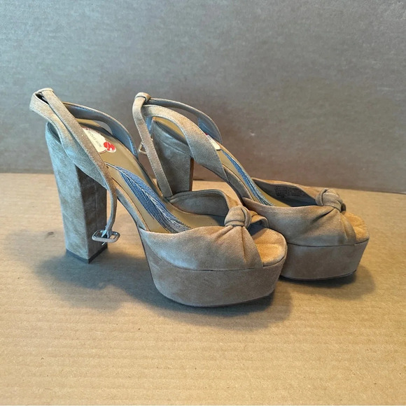 Brian Atwood Vero Cuoio tan heels, size 6, 5" high, knot front - Picture 3 of 8